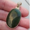 Zilveren hanger gezet met ovale Jade