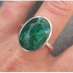 Zilveren ring gezet met ovale facet Emerald 19.7 mm