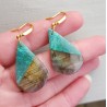 Vergulde oorbellen met hanger van Chrysocolla en Labradoriet