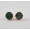 Vergulde oorknoppen gezet met ronde groene druzy Titanium