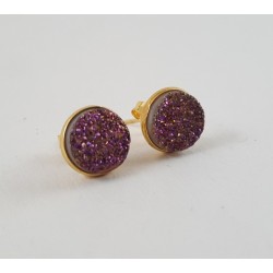 Vergulde oorknoppen gezet met ronde paarse druzy Titanium