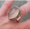 Zilveren ring met ovale Rozenkwarts en bewerkte kop 18 mm