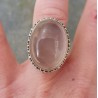 Zilveren ring met ovale Rozenkwarts en bewerkte kop 18 mm
