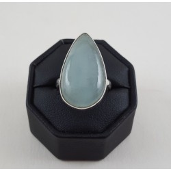 Zilveren ring gezet met druppelvormige cabochon Aquamarijn 18 mm