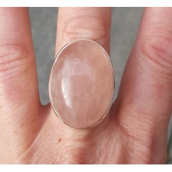Zilveren ring gezet met grote ovale cabochon Rozenkwarts 18.5