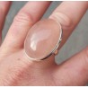 Zilveren ring gezet met grote ovale cabochon Rozenkwarts 18.5