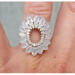 Zilveren ring met ovale facet geslepen regenboog Maanstenen 17.3