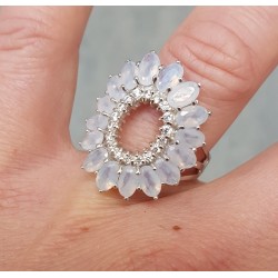 Zilveren ring met ovale facet geslepen regenboog Maanstenen 17.3