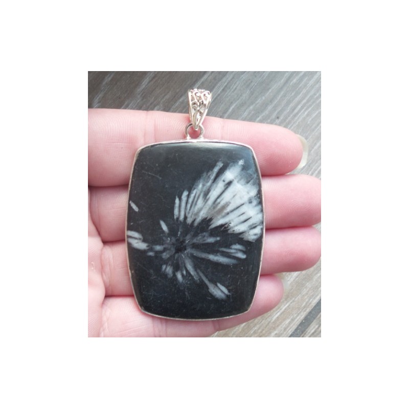 Zilveren hanger gezet met grote Chrysant steen