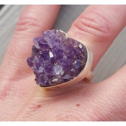 Zilveren ring gezet met hart van ruwe Amethist 17.3 mm