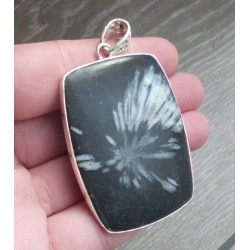 Zilveren hanger gezet met grote Chrysant steen