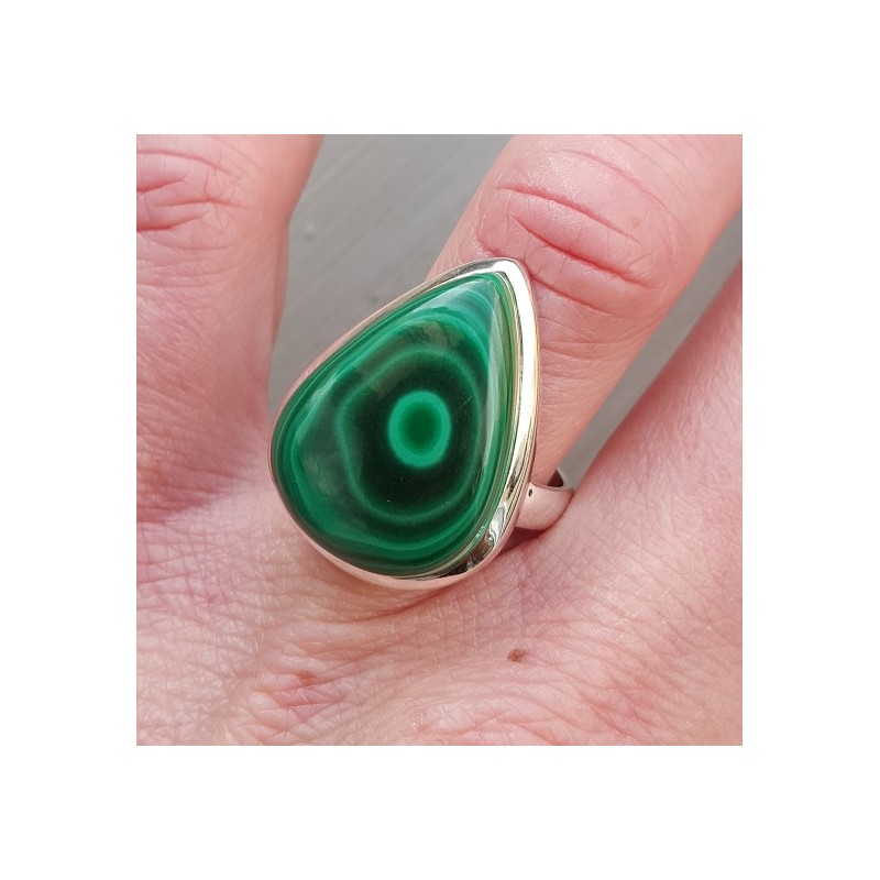 Zilveren ring gezet met druppelvormige Malachiet 17.7 mm