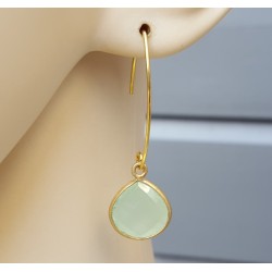 Vergulde oorbellen met lime groene Chalcedoon druppel