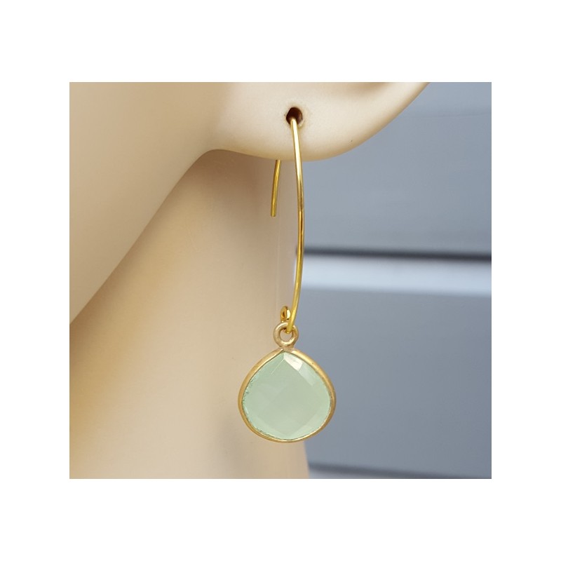 Vergulde oorbellen met lime groene Chalcedoon druppel