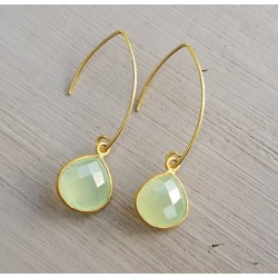 Vergulde oorbellen met lime groene Chalcedoon druppel