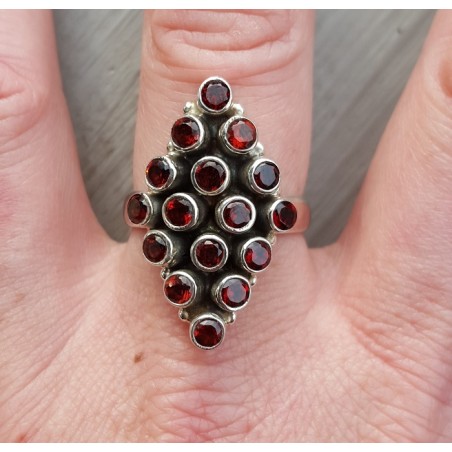 Zilveren ring gezet met ronde Granaten maat 19 mm