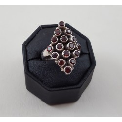 Zilveren ring gezet met ronde Granaten maat 19 mm