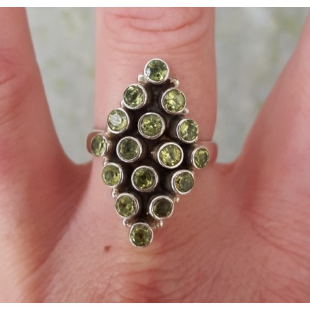 Zilveren ring gezet met Peridot maat 19 mm
