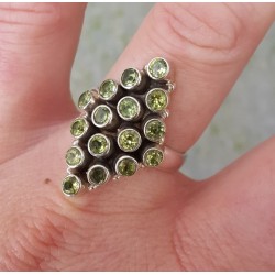 Zilveren ring gezet met Peridot maat 19 mm