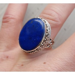 Zilveren ring ovale cabochon Lapis in bewerkte setting 17.3 mm