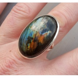 Zilveren ring gezet met grote ovale Labradoriet 17.5 mm