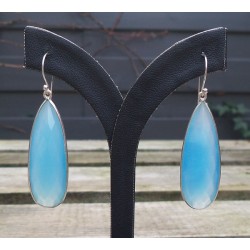 Zilveren oorbellen met smalle blauwe Chalcedoon