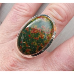 Zilveren ring met brede ovale Bloedsteen 18.5 mm