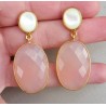 Vergulde oorbellen met roze Chalcedoon en Parelmoer