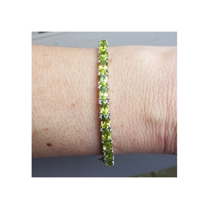Zilveren armband / bangle gezet met Peridot