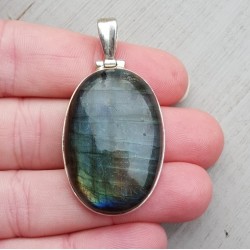 Zilveren hanger met ovale cabochon geslepen Labradoriet