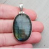 Zilveren hanger met ovale cabochon geslepen Labradoriet