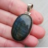 Zilveren hanger met ovale cabochon geslepen Labradoriet
