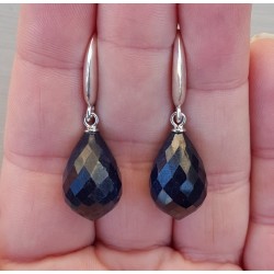 Zilveren oorbellen met grote donker blauw Saffier briolet