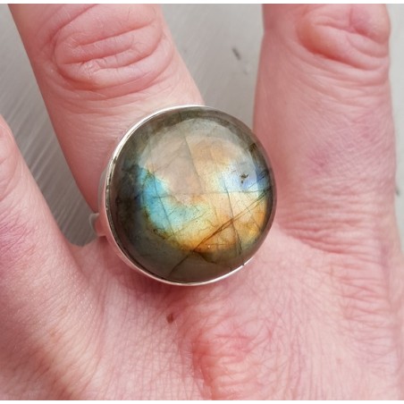 Zilveren ring gezet met ronde cabochon Labradoriet 17.7 mm