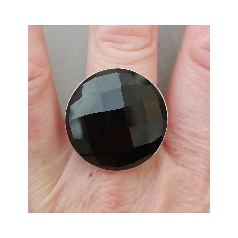 Zilveren ring gezet met ronde facet zwarte Onyx 18 mm