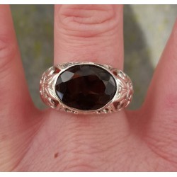 Zilveren ring gezet met dwarsliggende ovale Smokey Topaas 19 mm