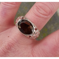 Zilveren ring gezet met dwarsliggende ovale Smokey Topaas 19 mm