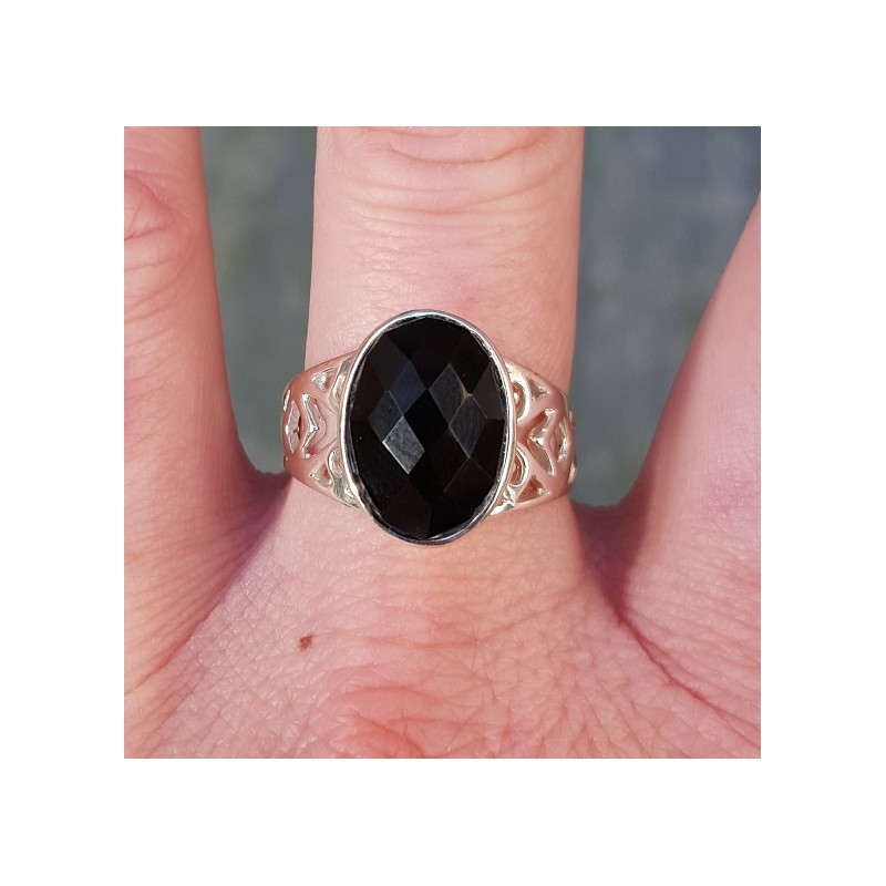 Zilveren ring gezet met ovale facet zwarte Onyx maat 19