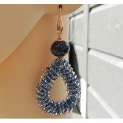 Oorbellen met open druppel van blauwe kristallen en Jade