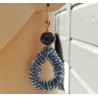 Oorbellen met open druppel van blauwe kristallen en Jade
