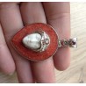 Zilveren hanger met gezicht uit been en Koraal