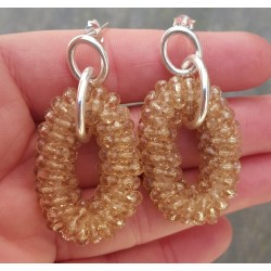Zilveren oorbellen met champagne kleurige ovale hanger
