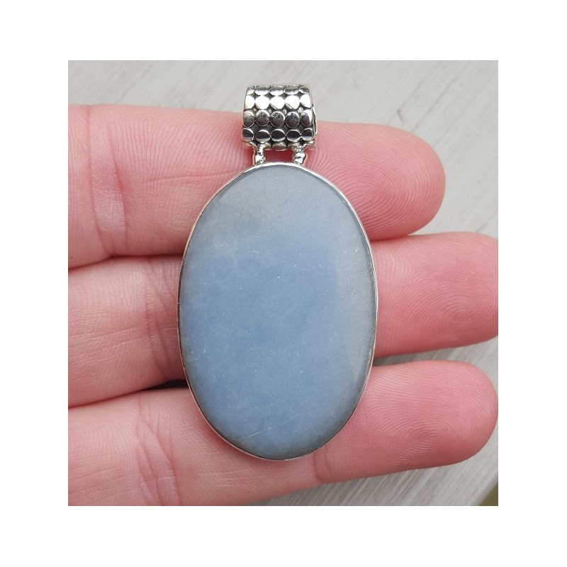 Zilveren hanger gezet met ovale cabochon geslepen Angeliet