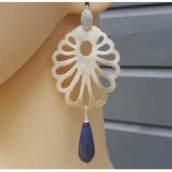 Zilveren oorbellen met Buffelhoorn en blauwe Jade briolet