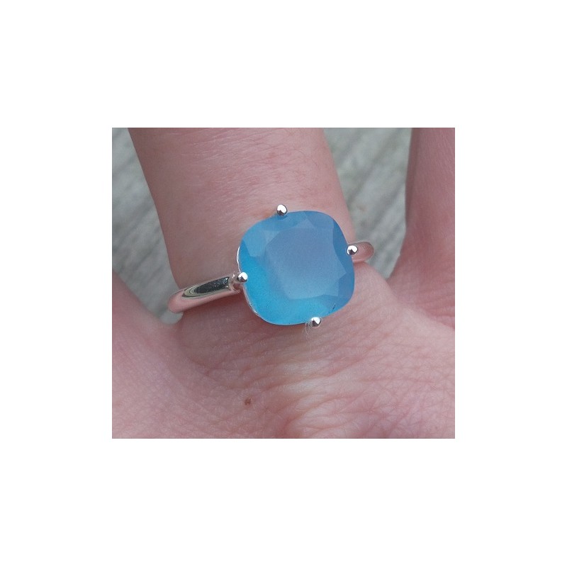 Zilveren ring gezet met vierkante blauwe Chalcedoon 18 mm