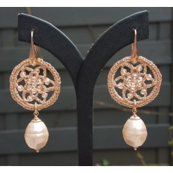Oorbellen met Majorca parel en hanger met kristallen