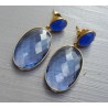 Vergulde oorbellen met Ioliet quartz en blauw Chalcedoon