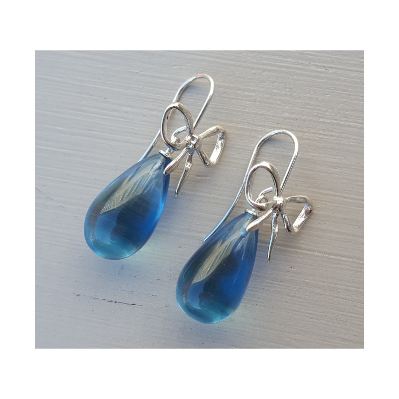 Zilveren oorbellen met blauwe Topaas quartz