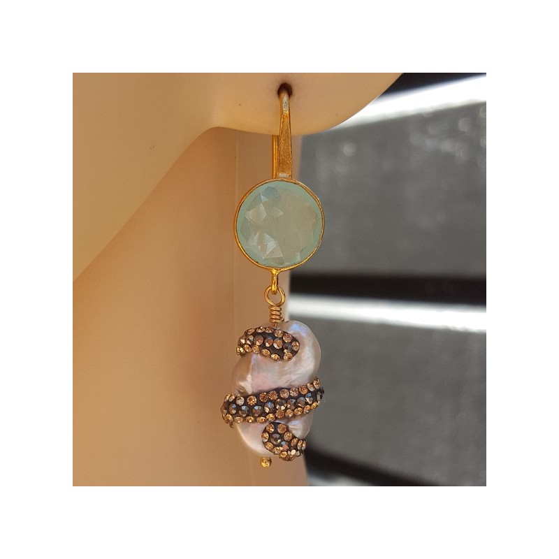 Vergulde oorbellen met aqua Chalcedoon en Parel met kristallen
