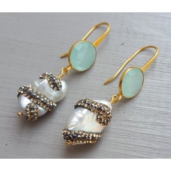 Vergulde oorbellen met aqua Chalcedoon en Parel met kristallen